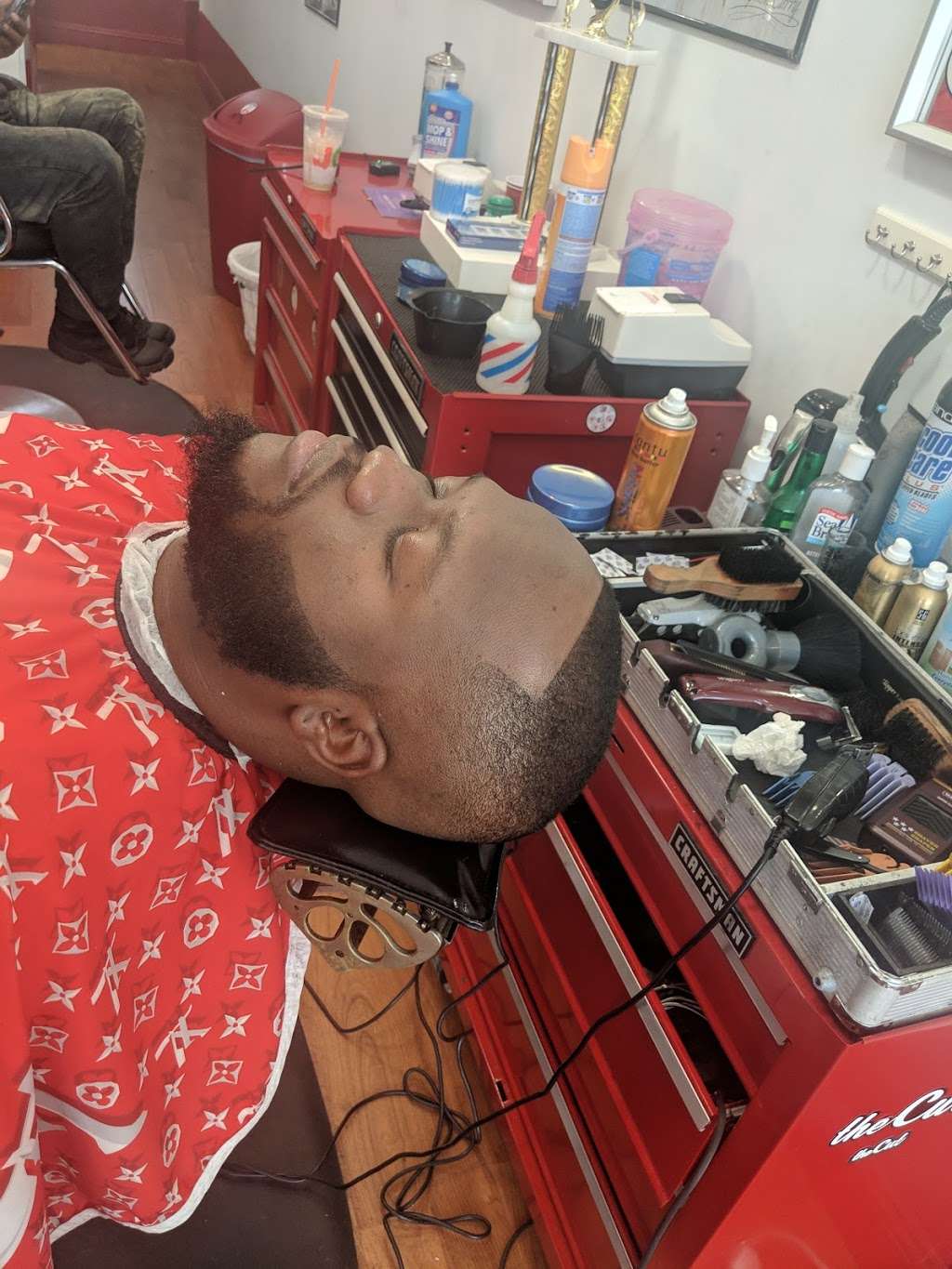 Dominican Barbershop Near Me Now Versie Tibbs