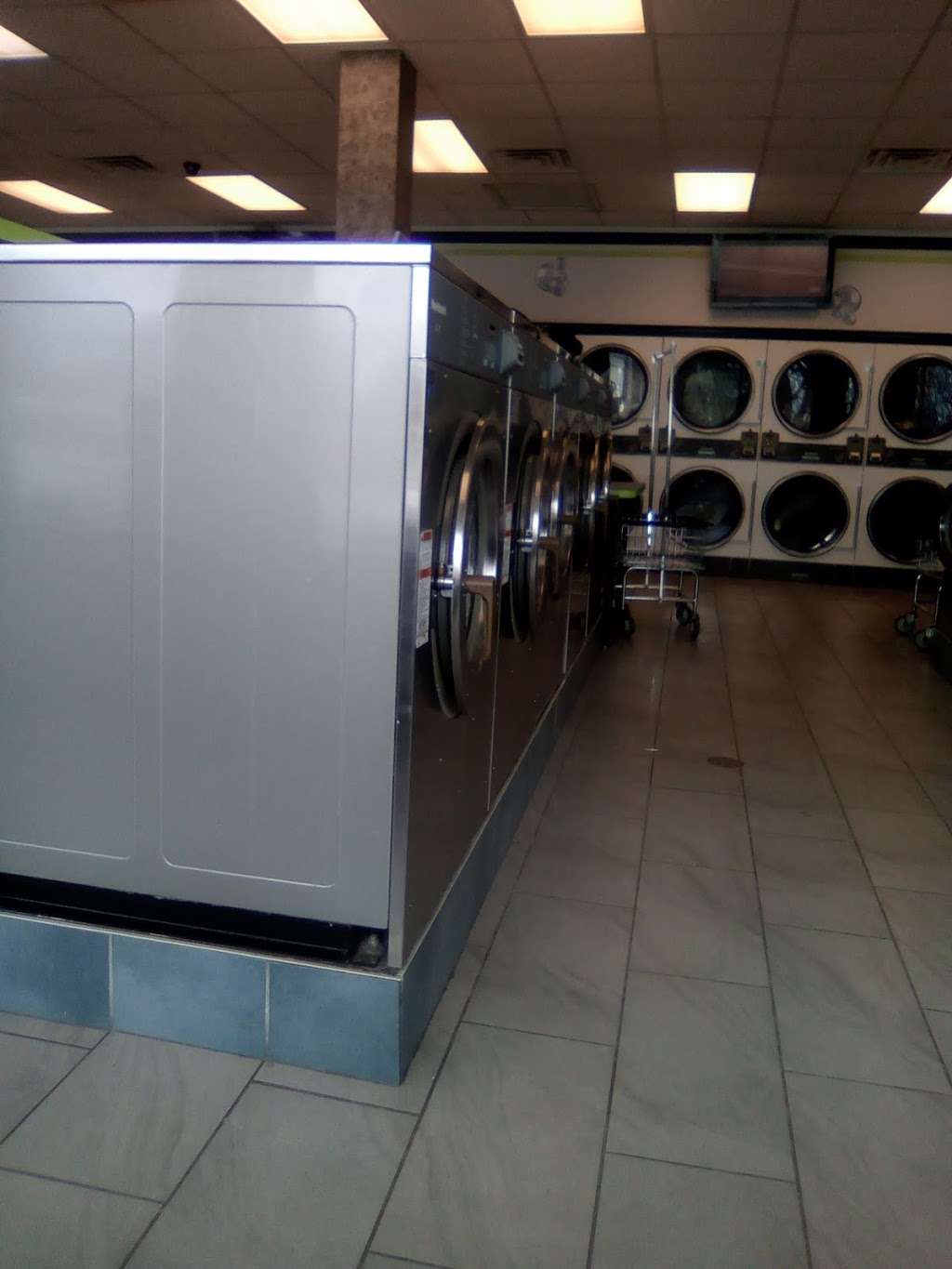 Maywood Laundromat | 922 Madison St, Maywood, IL 60153, USA | Phone: (708) 223-8080