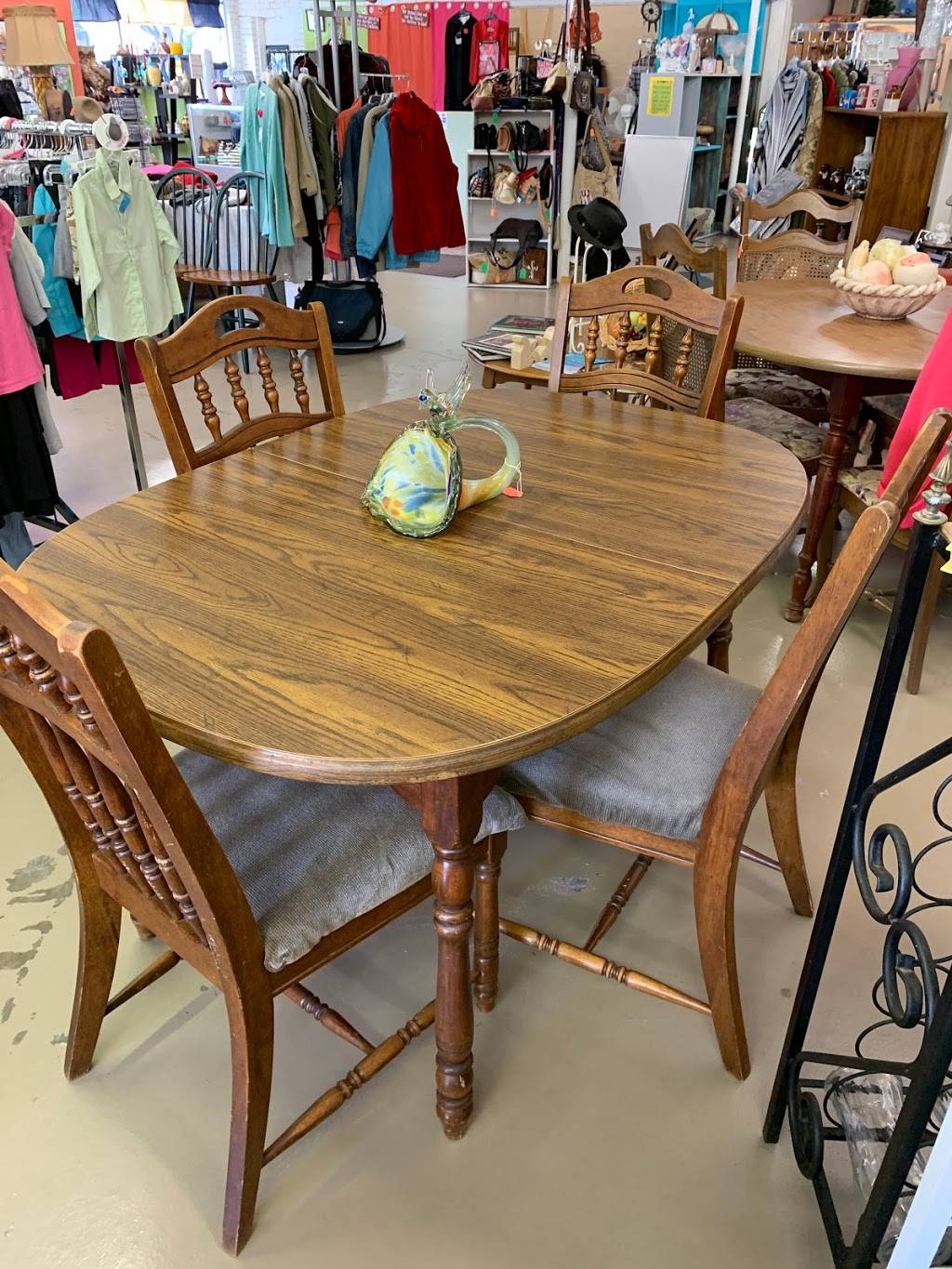Classy Clutter Resale, Treasures & More | 3021 9th St, Bay City, TX 77414, USA | Phone: (979) 943-2624