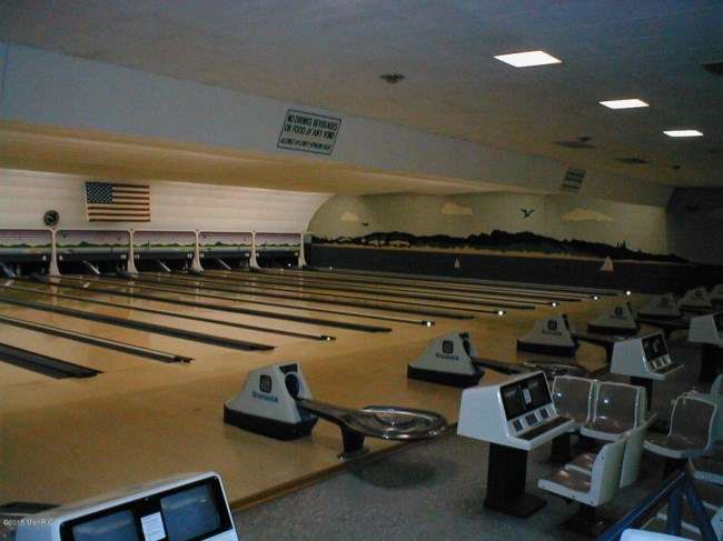 Lakeshore Lanes | 6201 Red Arrow Hwy, Stevensville, MI 49127, USA | Phone: (269) 429-5421