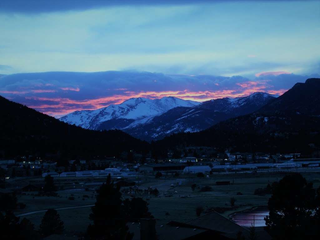 Estes Lake Lodge | 1850 N St Vrain Ave, Estes Park, CO 80517, USA | Phone: (970) 779-7455