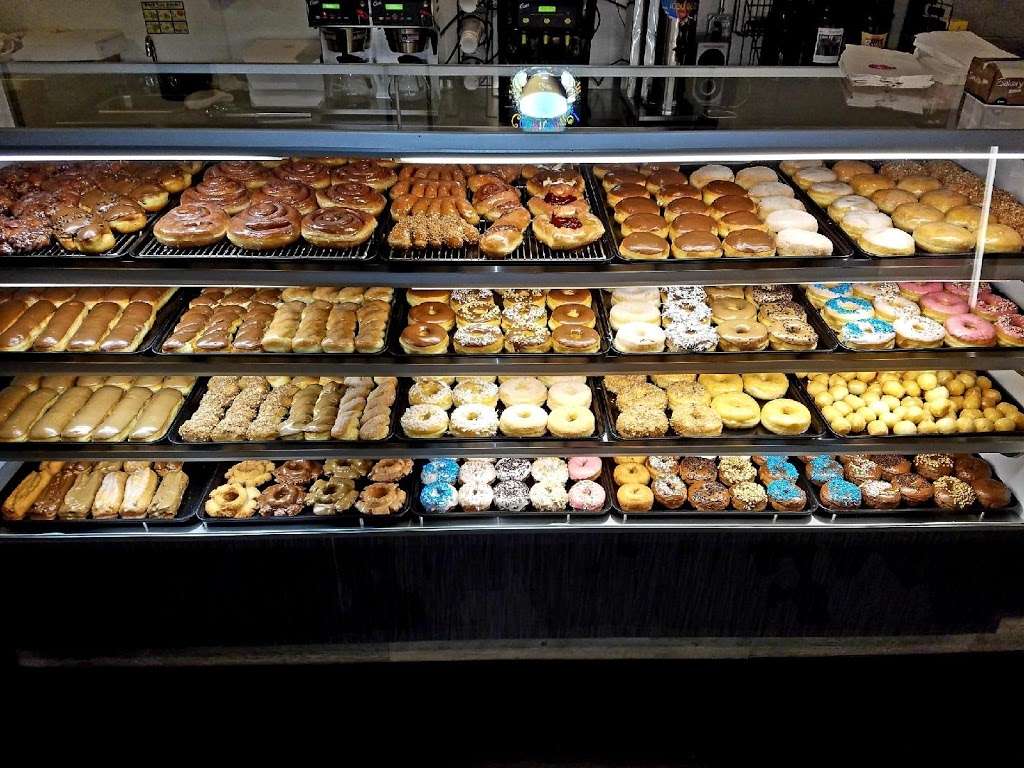 Around the clock donuts | 8853 Three Flags Road, Hesperia, CA 92344, USA | Phone: (760) 620-9941
