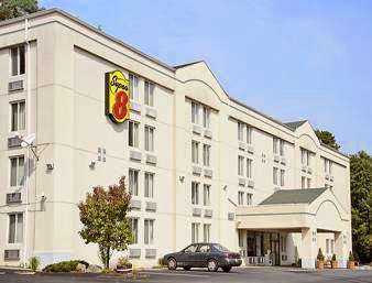 Super 8 by Wyndham Danbury | 3 Lake Ave Ext, Danbury, CT 06811, USA | Phone: (203) 501-1525