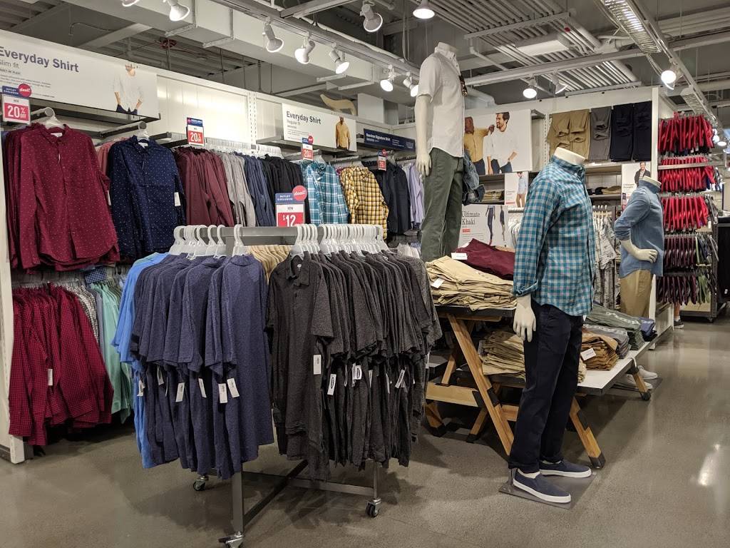 Old Navy Outlet | 15B Richmond Terrace space 202-205, Staten Island, NY 10301 | Phone: (718) 273-8614