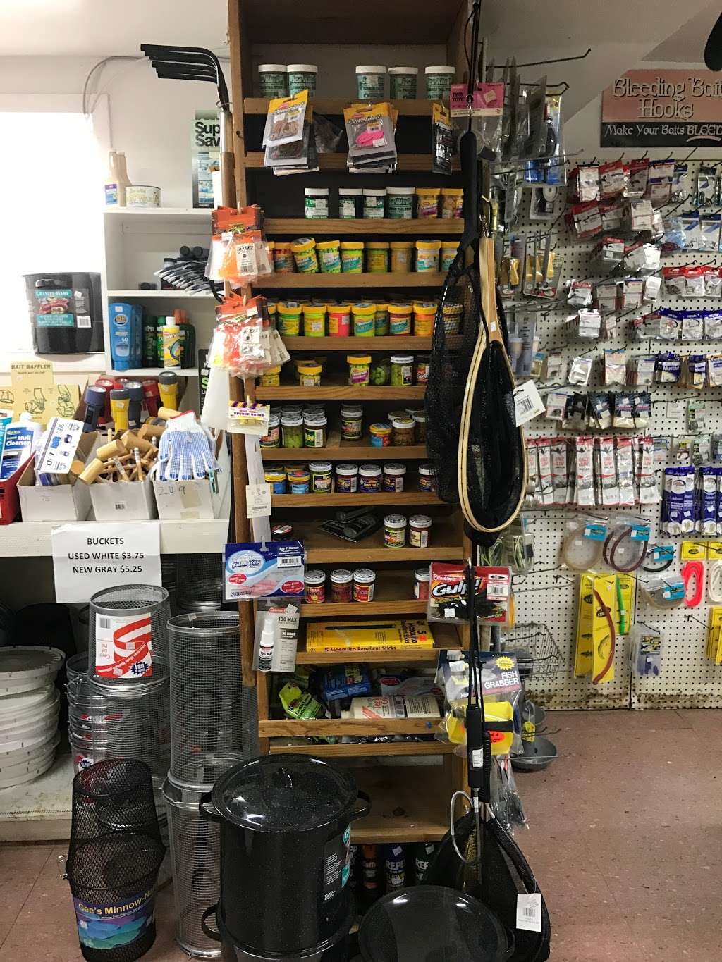 Fearls Bait & Tackle | 7002 North Point Rd, Sparrows Point, MD 21219, USA | Phone: (410) 388-0180