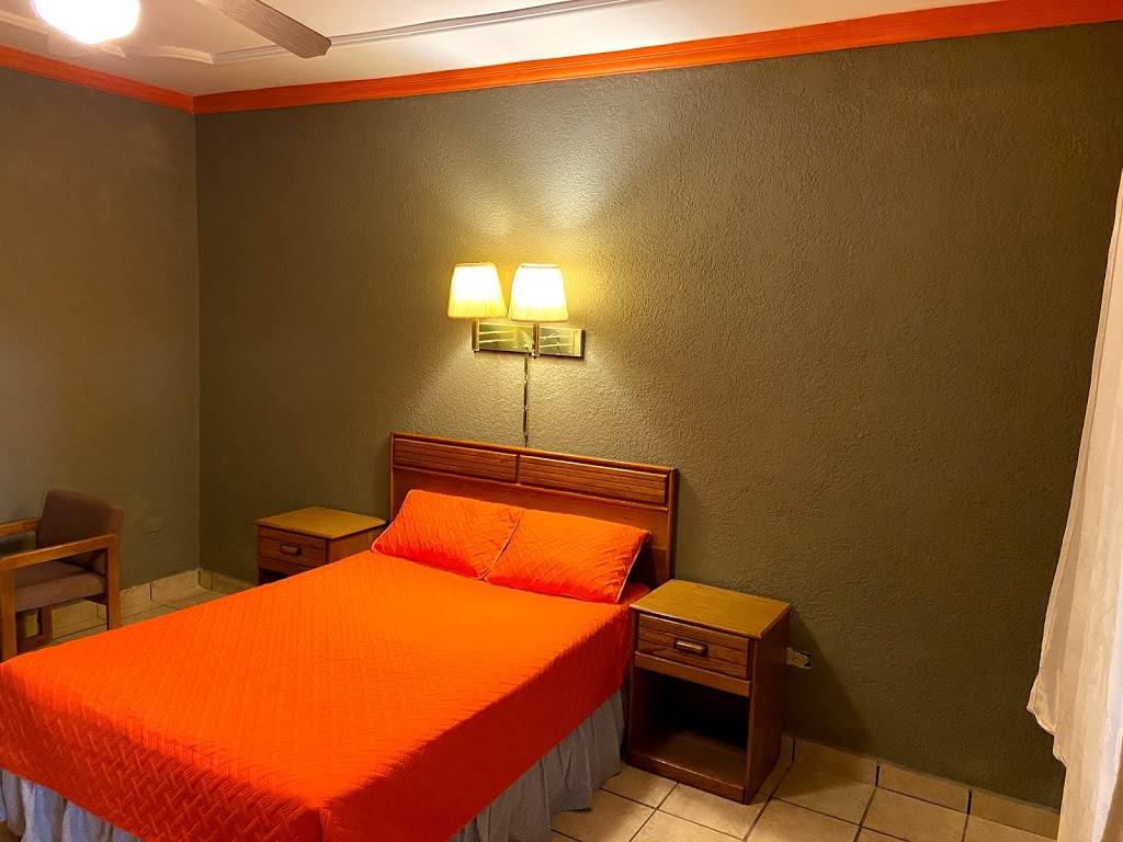 Hotel Real Ejecutivo | Calle Canales 2021, Sector Centro, 88000 Nuevo Laredo, Tamps., Mexico | Phone: 867 712 4425