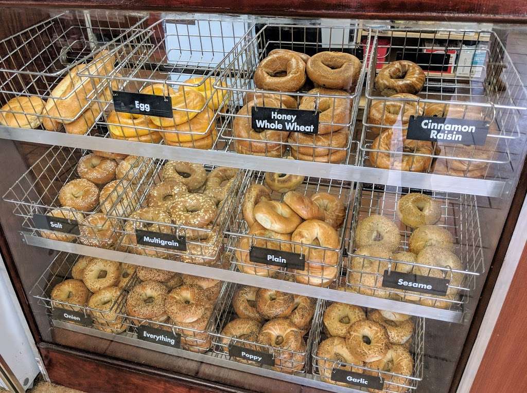 Friendly Bagels & Deli | 714 Castleton Ave, Staten Island, NY 10310, USA | Phone: (718) 727-7171