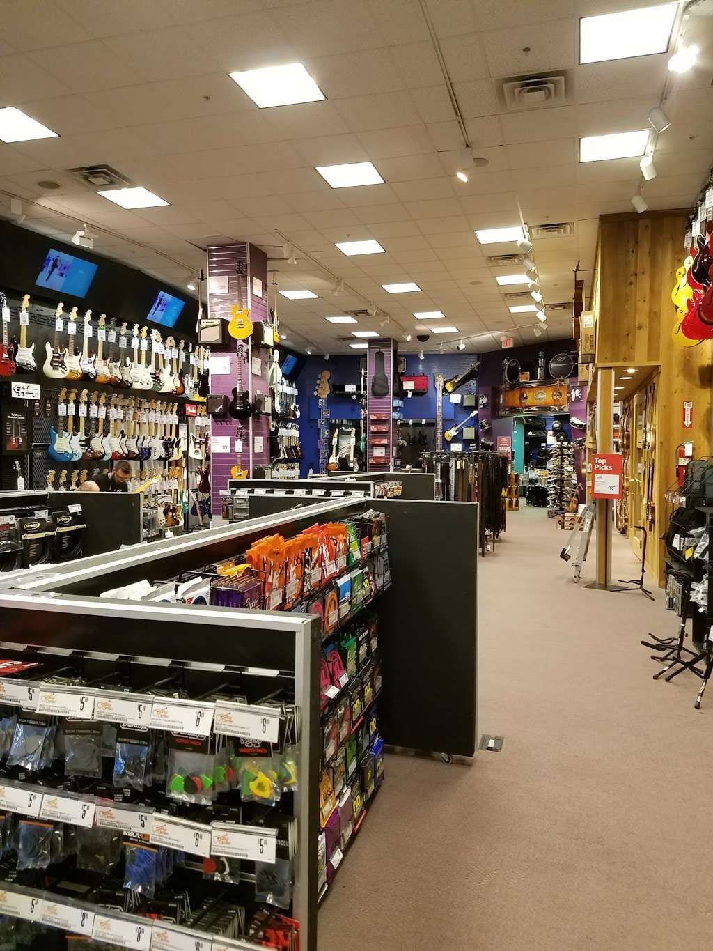 Guitar Center | 2601 Interstate 35E, Frontage Road #400, Lewisville, TX 75067, USA | Phone: (972) 459-1864