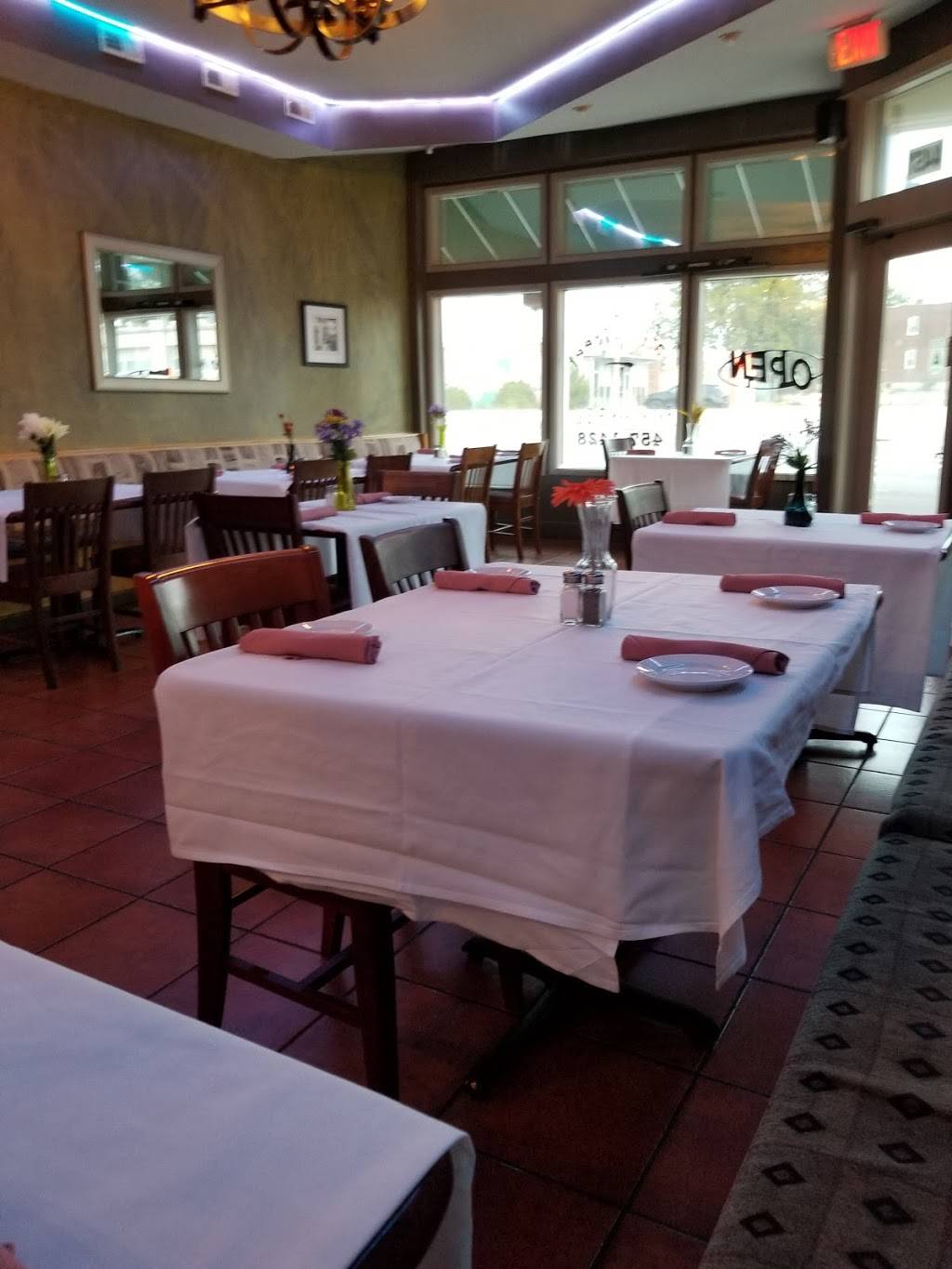 Taft Street Restaurant & Bar | 4457 Gravois Ave, St. Louis, MO 63116, USA | Phone: (314) 457-1428