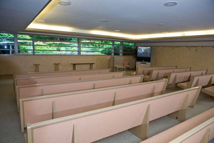 Moles Farewell Tributes & Crematory - Bayview Chapel | 2465 Lakeway Dr, Bellingham, WA 98229, United States | Phone: (360) 733-0510