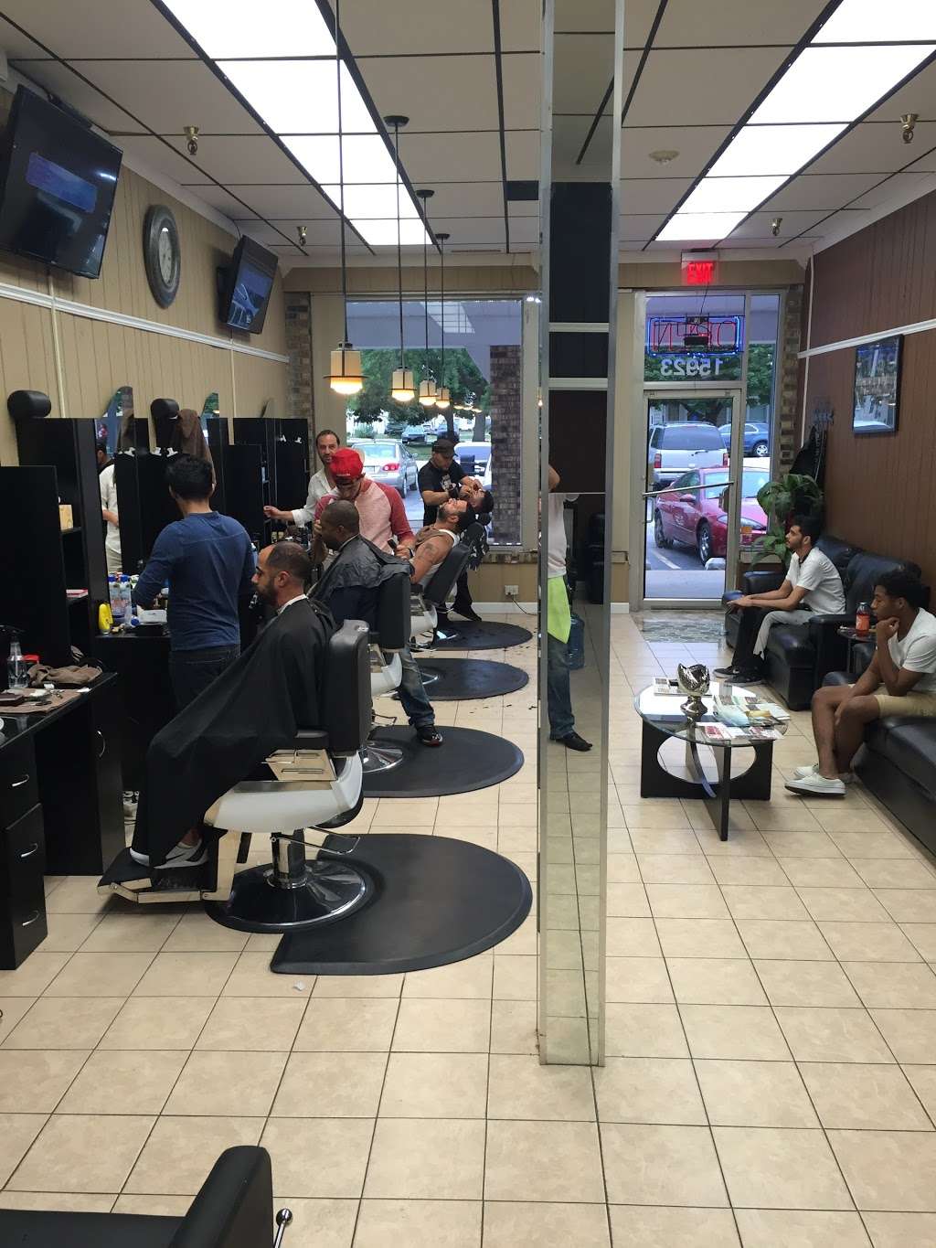 Royal Cuts | 15919 76th Ave, Tinley Park, IL 60477, USA | Phone: (708) 429-0550