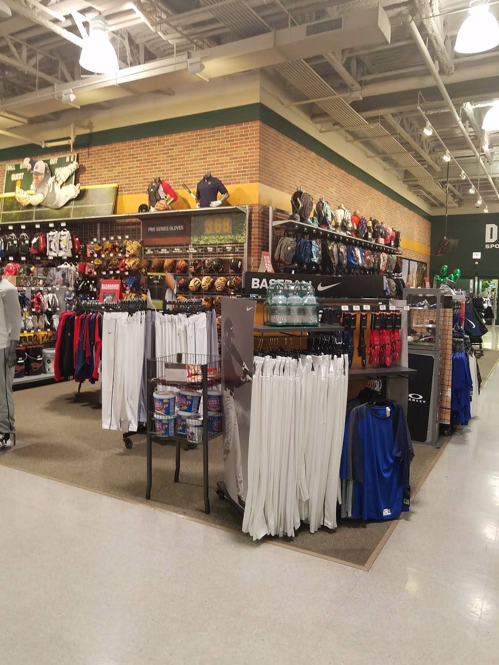 DICKS Sporting Goods | 1100 S Canal St, Chicago, IL 60607, USA | Phone: (312) 448-2184