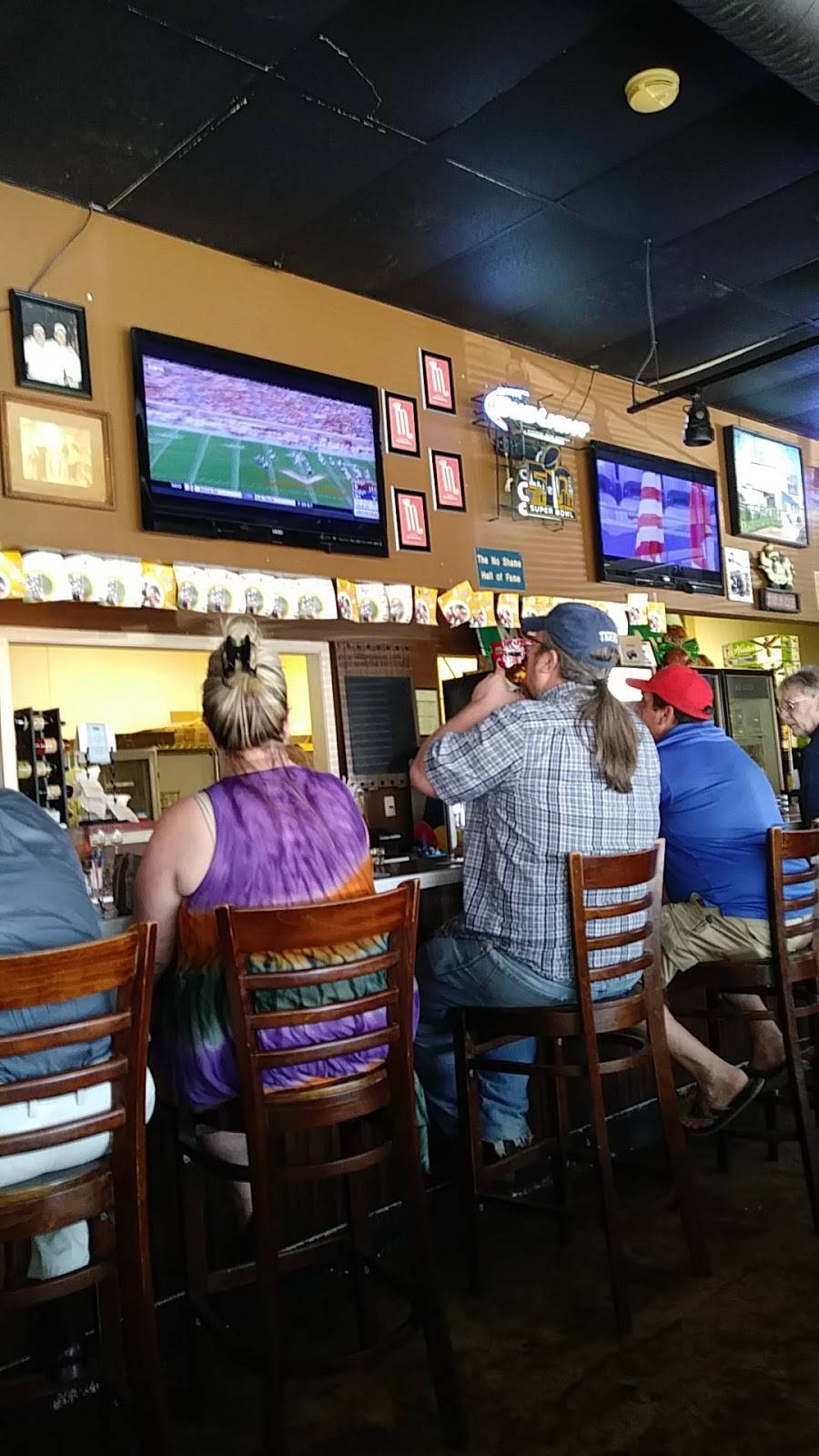 Neils Grille and Bar | 5727 Quince Rd, Memphis, TN 38119, USA | Phone: (901) 682-2300