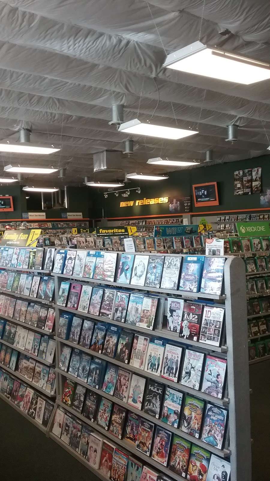 Family Video | 721 McHenry Ave, Woodstock, IL 60098, USA | Phone: (815) 337-0840