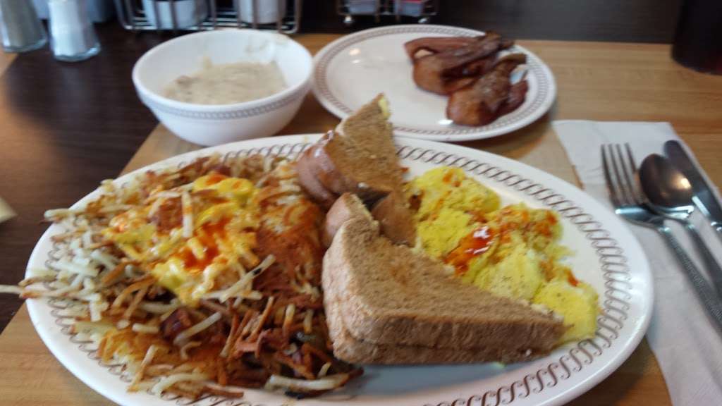 Waffle House | 6840 East Front St, Kansas City, MO 64120 | Phone: (816) 231-8565