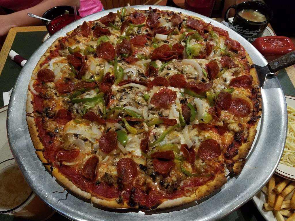 Kaisers Pizza & Pub | 1801 IL-21, Gurnee, IL 60031 | Phone: (847) 336-6500