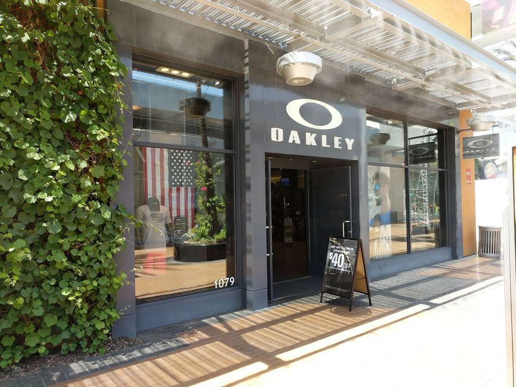 Oakley Store | 2000 E Rio Salado Pkwy Ste 1079, Tempe, AZ 85281, USA | Phone: (480) 966-0261