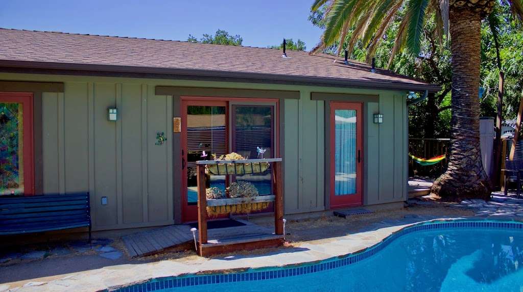 Poolside Cottage Pasadena - Walk to CalTech | 701 S Catalina Ave, Pasadena, CA 91106, USA | Phone: (626) 667-4658