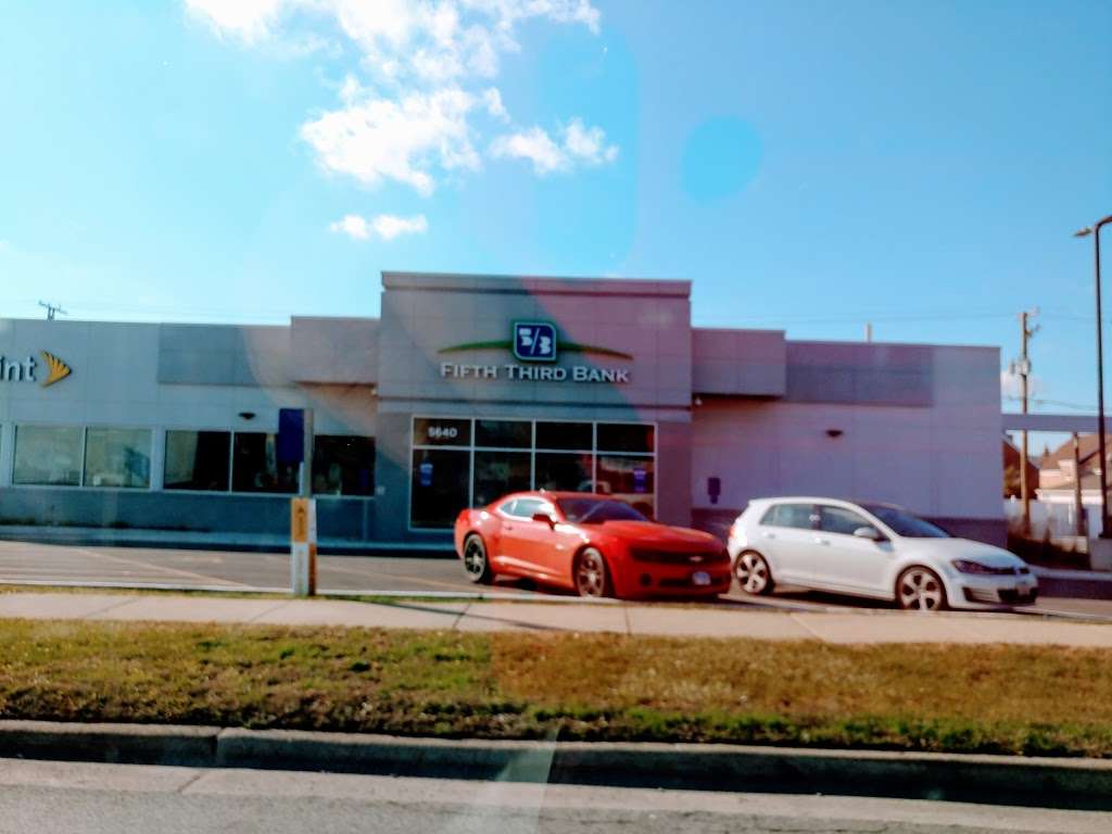 Fifth Third Bank & ATM | 5640 S Harlem Ave, Summit, IL 60501, USA | Phone: (708) 625-0682