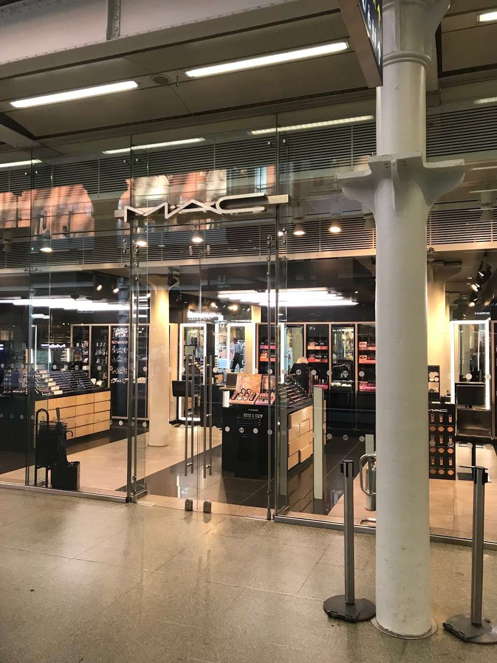 M·A·C Cosmetics | St Pancras International Station, Pancras Rd, Kings Cross, London NW1 2QP, UK | Phone: 0370 192 5828