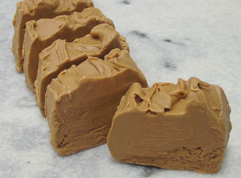 The Fudge House | 2 Beach St, San Francisco, CA 94133, USA | Phone: (800) 993-8343