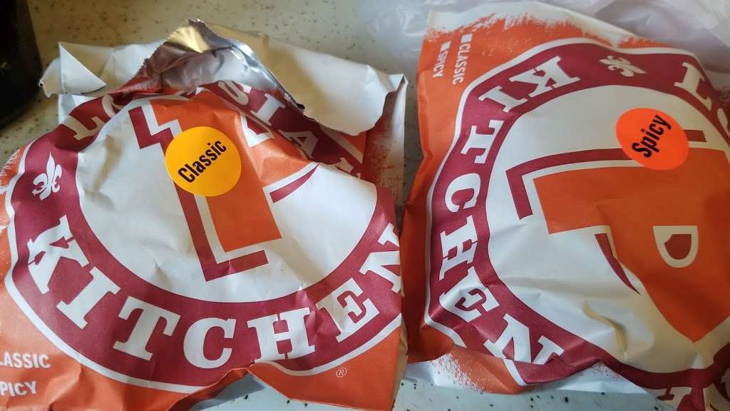 Popeyes Chicken | 610 Madison St, Oak Park, IL 60302, USA | Phone: (708) 524-1022