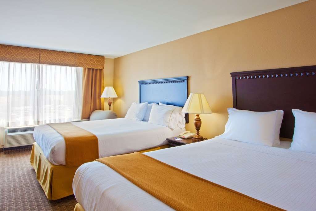 Holiday Inn Express & Suites Tappahannock | 1648 Tappahannock Blvd, Tappahannock, VA 22560, USA | Phone: (804) 445-1200