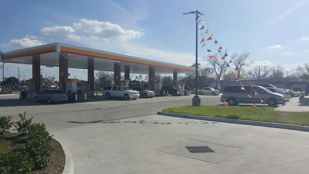 Shell in 301 W Tidwell Rd, Houston, TX 77091, USA