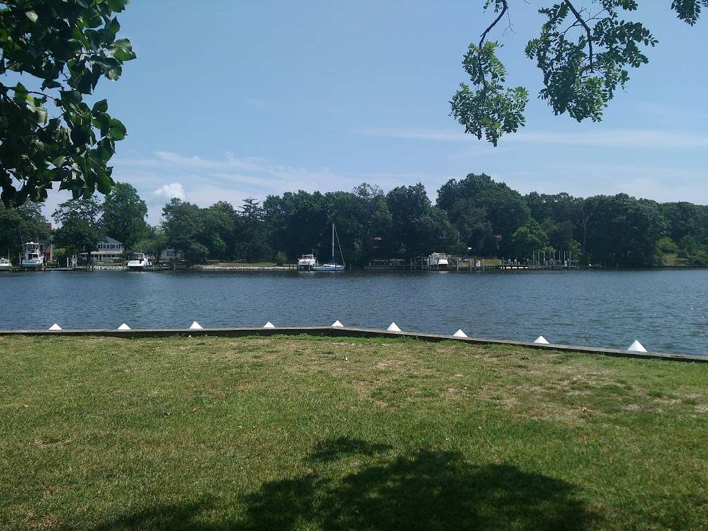 Cottage Grove Community Beach | 161 Cottage Grove Dr, Pasadena, MD 21122, USA