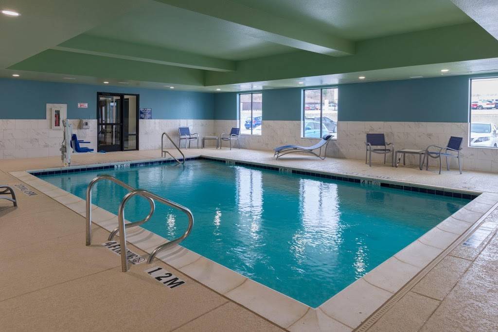 Holiday Inn Express & Suites Fort Worth West | 2620 S Cherry Ln, Fort Worth, TX 76116 | Phone: (817) 882-6234