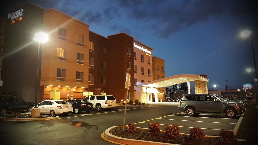 Fairfield Inn & Suites by Marriott Wilmington New Castle | 2117 N Dupont Hwy, New Castle, DE 19720 | Phone: (302) 777-4700