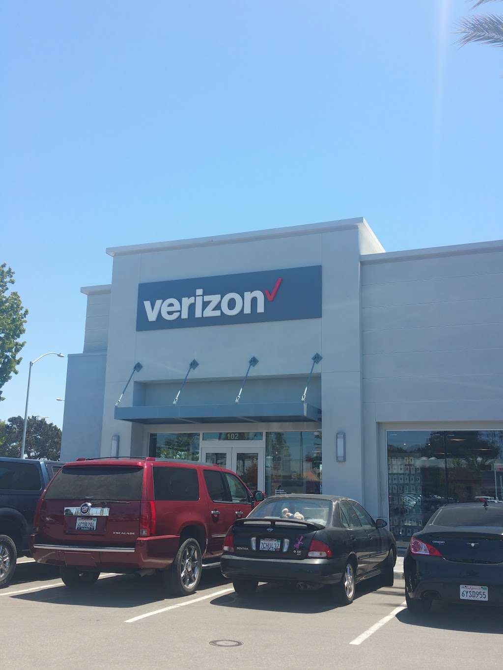 Verizon | 8795 Villa La Jolla Dr Suite 102, La Jolla, CA 92037, USA | Phone: (858) 200-7530