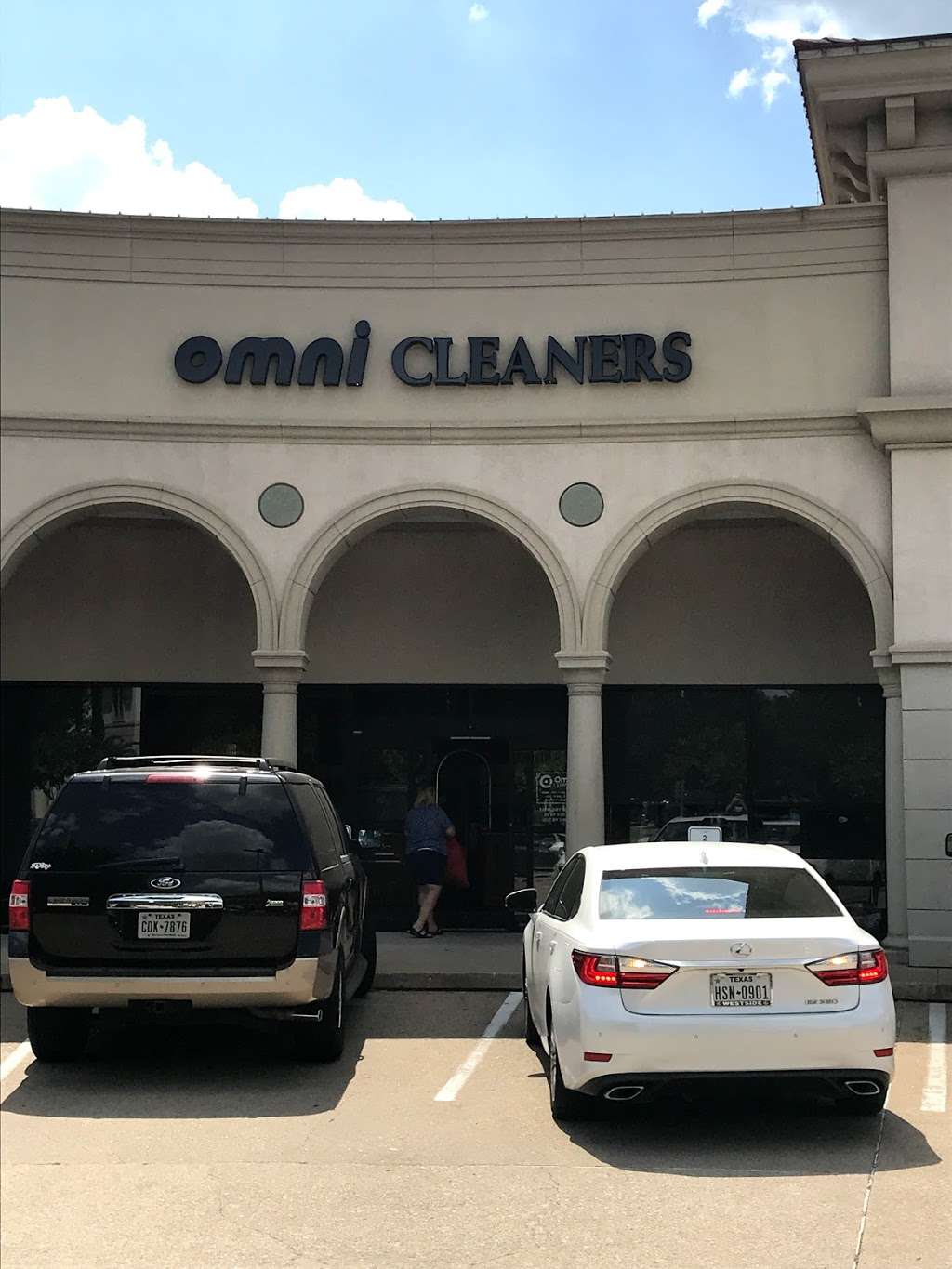 Omni Cleaners | 520 Chimney Rock Rd, Houston, TX 77056, USA | Phone: (713) 789-5800