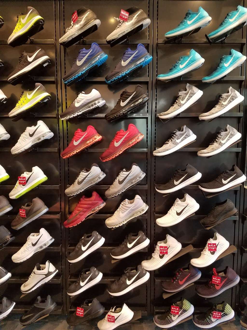 House of Hoops by Foot Locker | 2120 Festival Plaza Dr suite 180, Las Vegas, NV 89135, USA | Phone: (702) 804-8580
