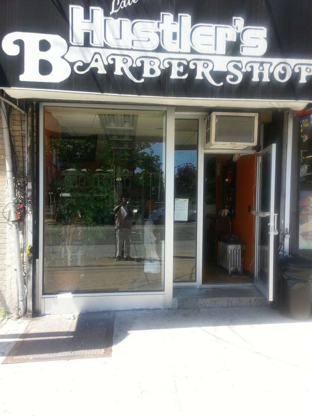 Hustlers Barber Shop | 1075 White Plains Rd, Bronx, NY 10472, USA | Phone: (718) 828-3111