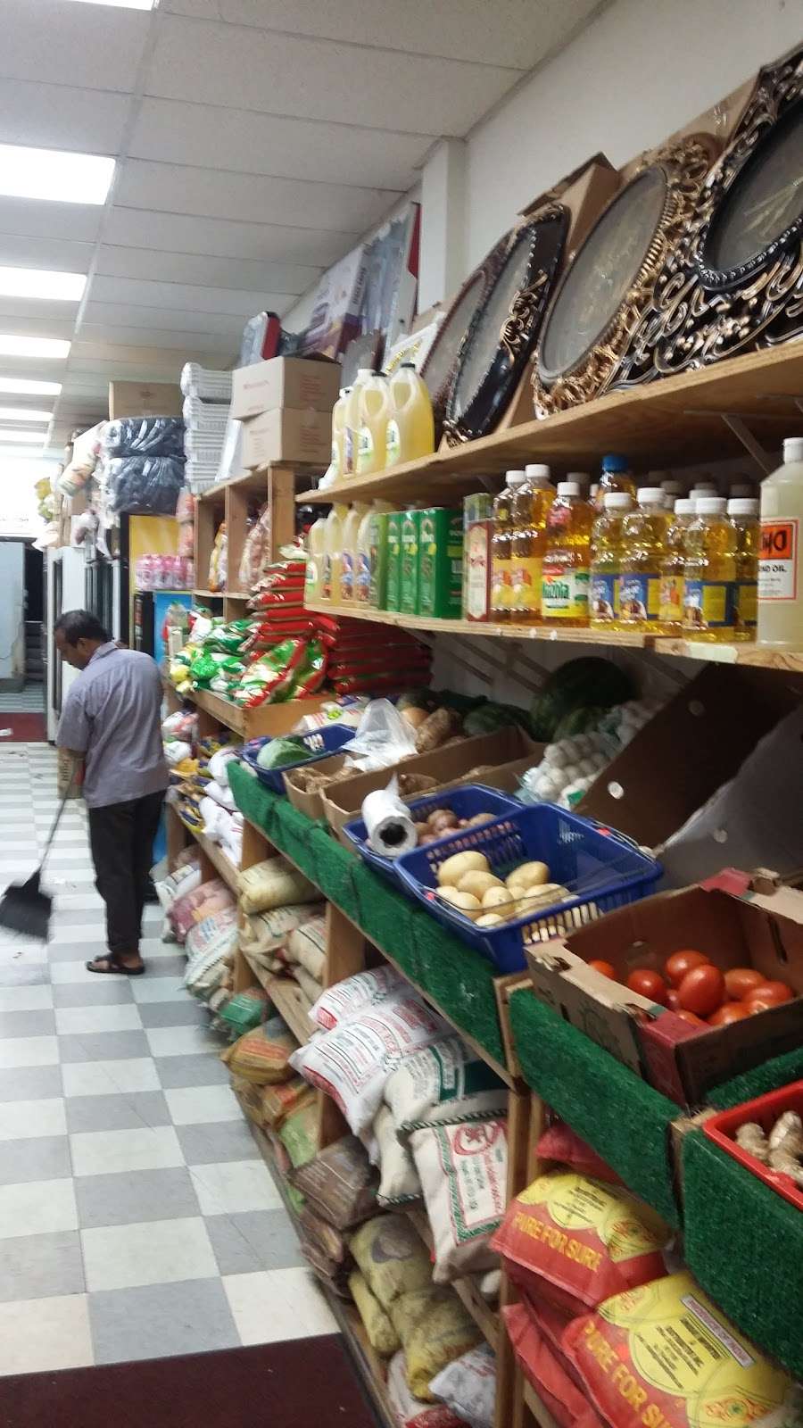 Taj mahal halal meat & grocery | 6770 Market St, Upper Darby, PA 19082 | Phone: (610) 352-2200