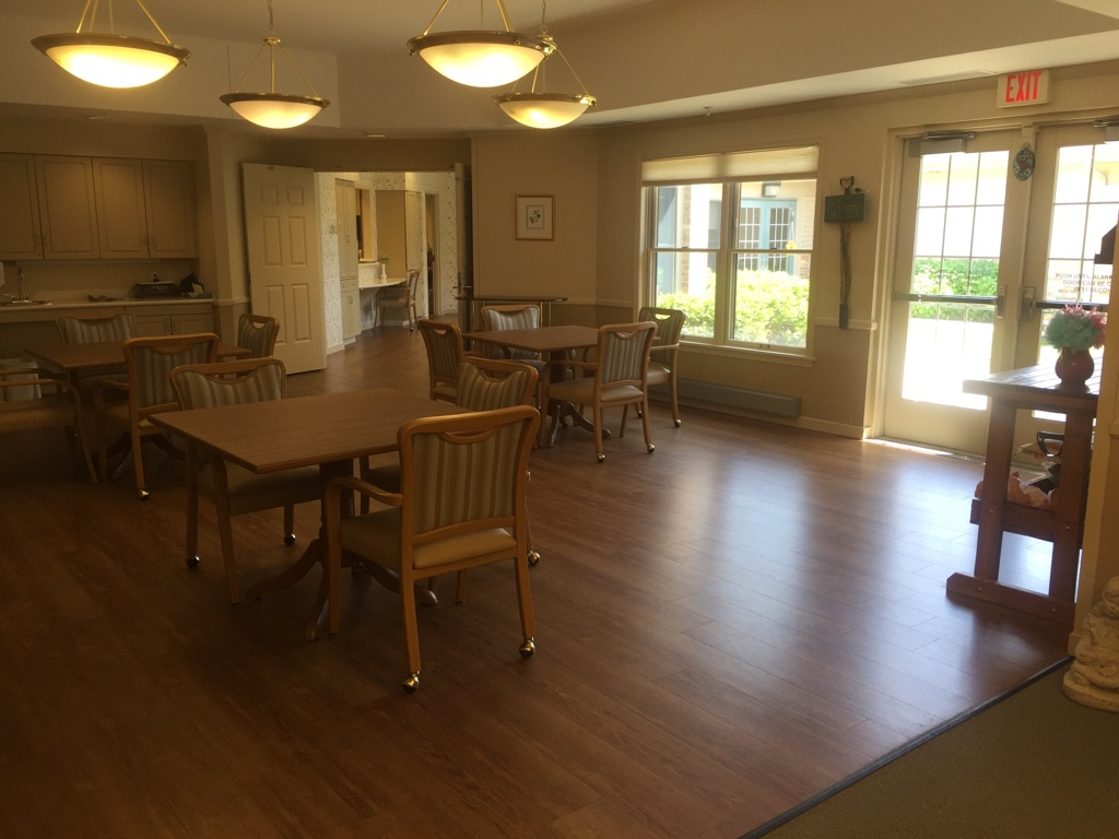 Evenglow Inn Memory Care | 1200 Evenglow Lane, Pontiac, IL 61764, USA | Phone: (815) 842-9040