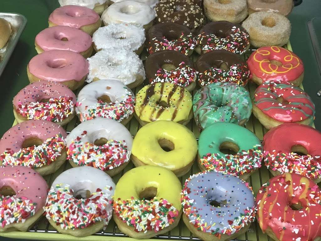 Dawn Doughnuts | 1309 W Fairmont Pkwy, La Porte, TX 77571, USA | Phone: (281) 867-9877