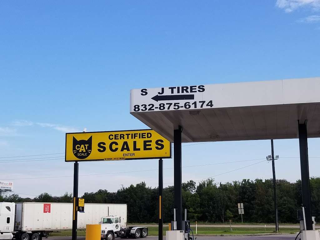 SJ Tire Sales | 10328 E Freeway Service Rd, Baytown, TX 77523, USA | Phone: (832) 875-6174