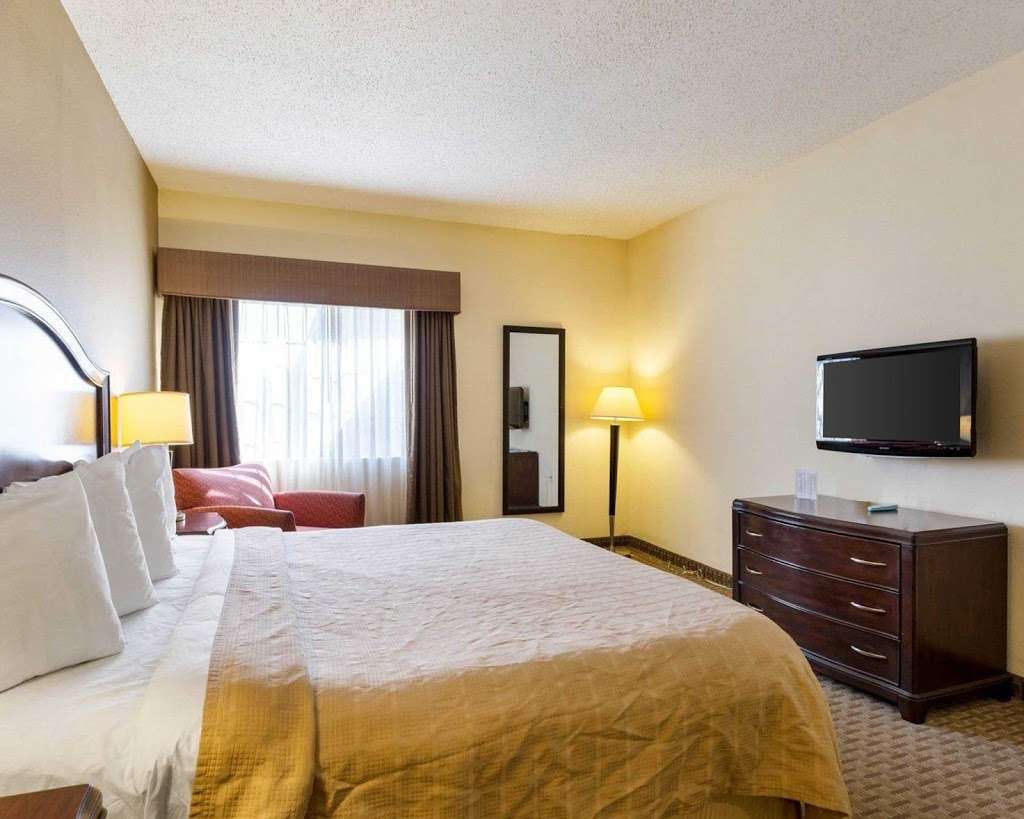 Quality Inn & Suites | 10155 North Fwy, Houston, TX 77037 | Phone: (713) 300-2329