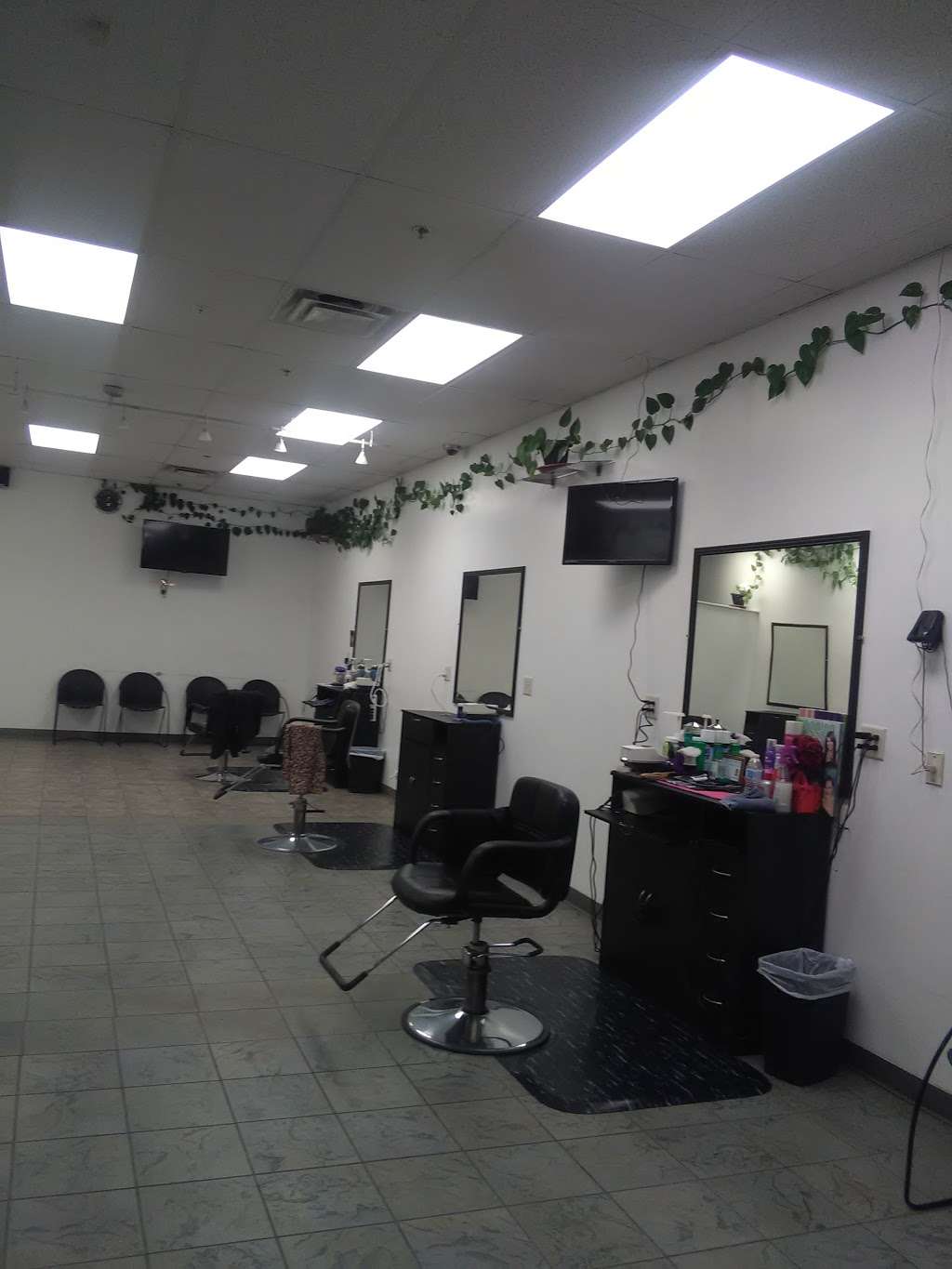 Olgas Barber Shop | 1635 E Baseline Rd quite 104, Phoenix, AZ 85042, USA | Phone: (602) 304-1111