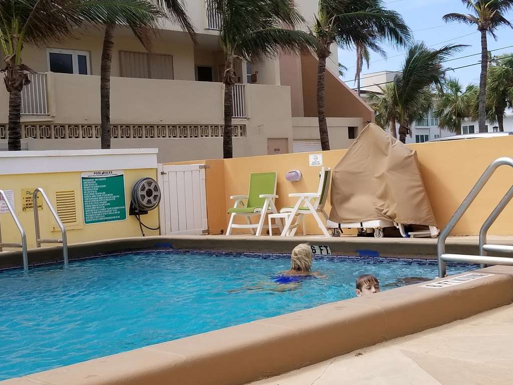 Windjammer Resort & Beach Club | 4244 El Mar Dr, Lauderdale-By-The-Sea, FL 33308 | Phone: (954) 776-4232