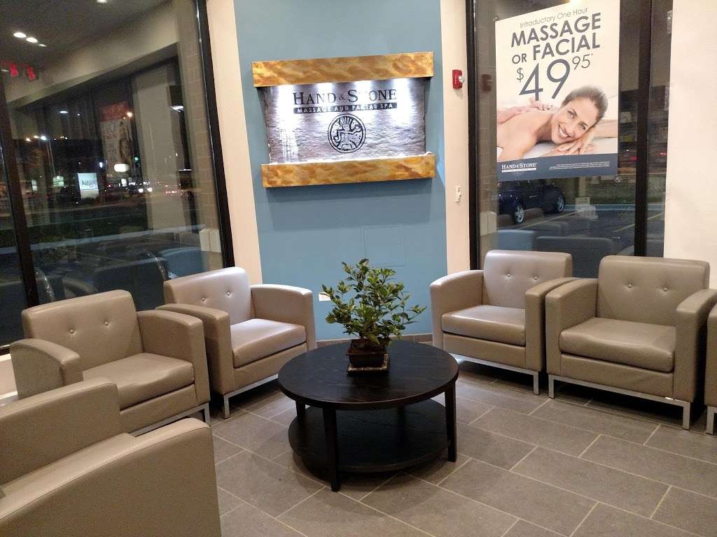 Hand & Stone Massage and Facial Spa | 624 N York St, Elmhurst, IL 60126 | Phone: (630) 948-4414