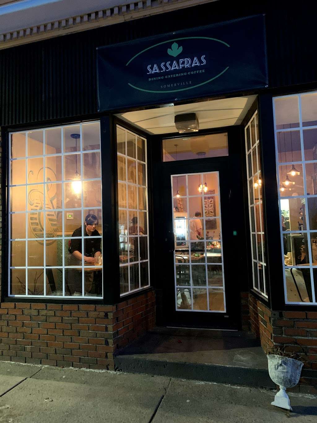 Sassafras Bistro & Bar | 688 Broadway, Somerville, MA 02144, USA | Phone: (617) 666-0000