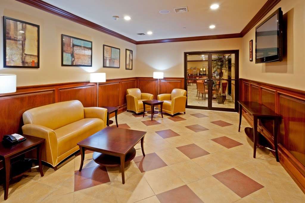 Holiday Inn Express North Bergen - Lincoln Tunnel | 2600 Tonnelle Ave, North Bergen, NJ 07047, USA | Phone: (201) 866-0400