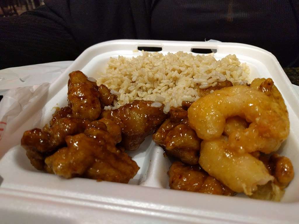 Panda Express | 8800 Hampton Mall Dr N, Walker Mill, MD 20743 | Phone: (301) 333-1791