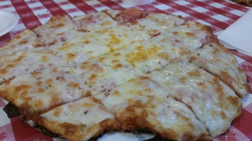 Pizza King of Mulberry | 137 S Glick St, Mulberry, IN 46058, USA | Phone: (765) 296-2344