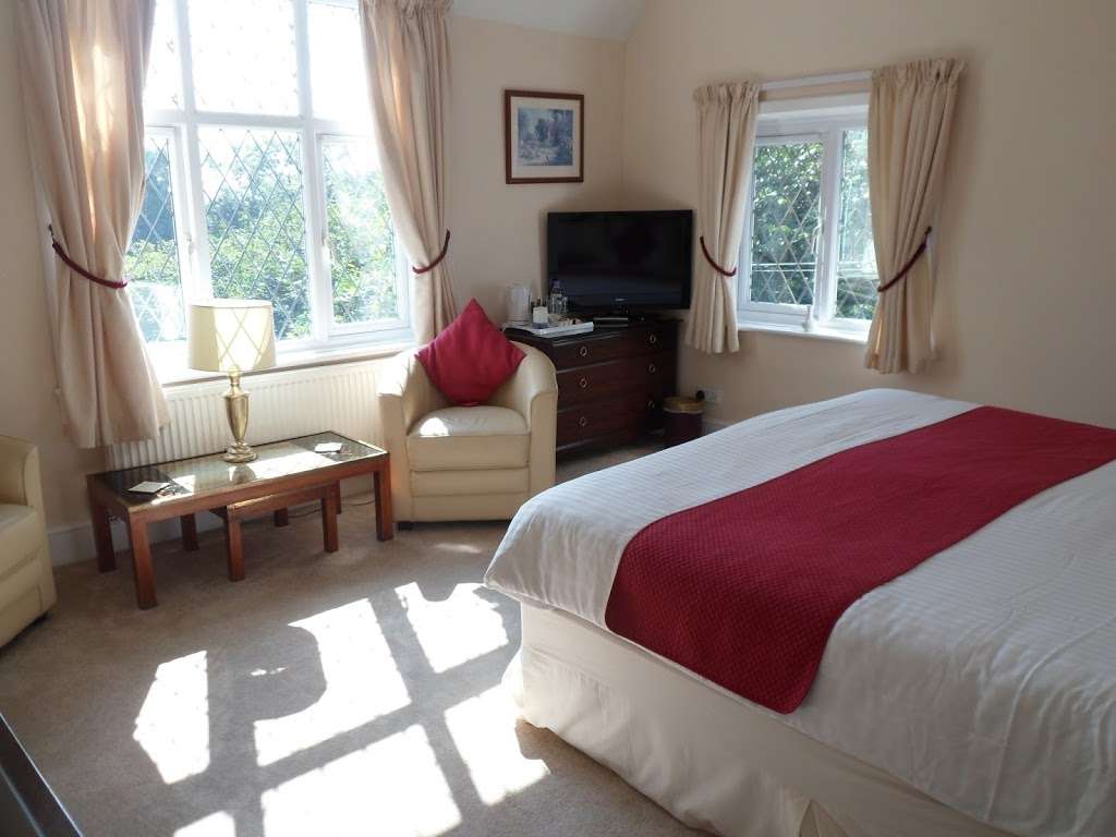 Trumbles Guest House | Stan Hill, Charlwood, Horley RH6 0EP, UK | Phone: 01293 863418