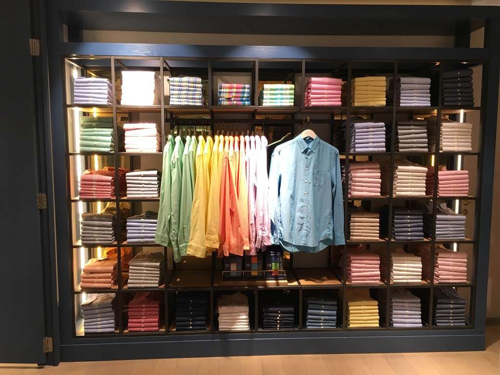 GANT St Pancras | 2a, St Pancras International, Euston Road, Kings Cross, London N1C 4QP, UK | Phone: 020 3696 6600