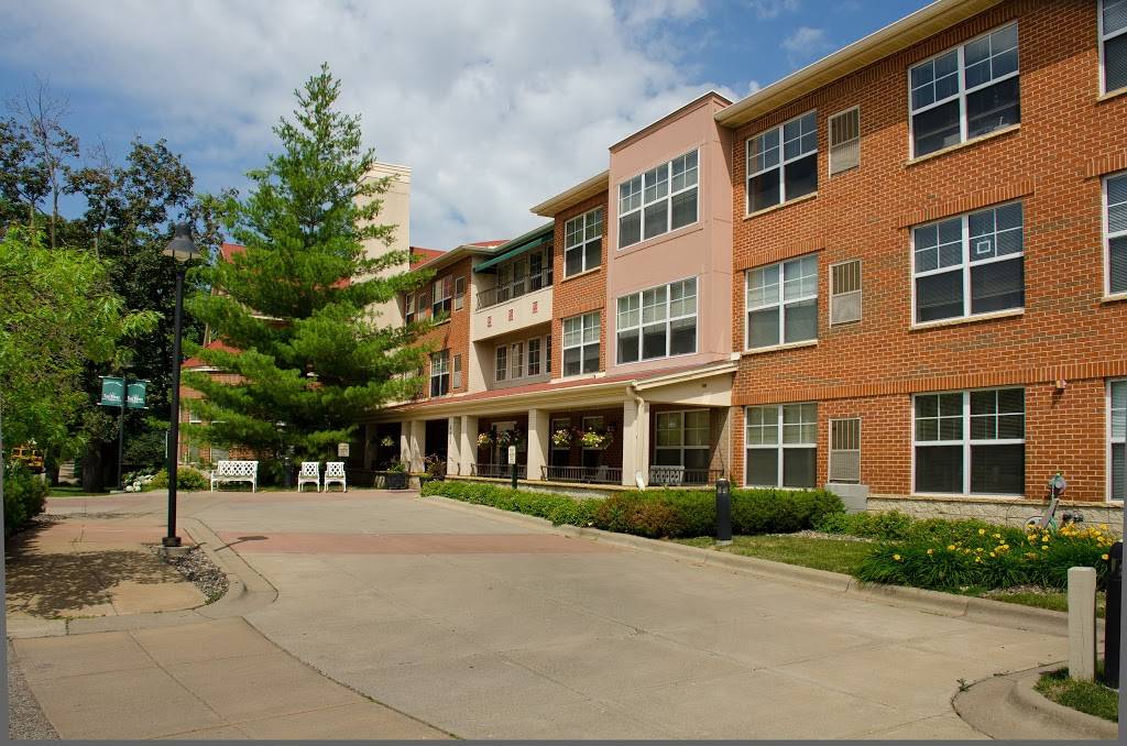 The Pines Senior and Assisted Living | 400 W 67th St, Richfield, MN 55423, USA | Phone: (612) 861-3331